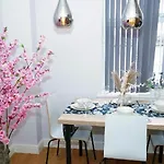 Comfortable Family Apartment Sussex Gardens
